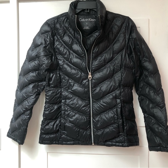 Calvin Klein Jackets & Blazers - Like new Calvin Klein lightweight packable puffer jacket in black pockets zip S